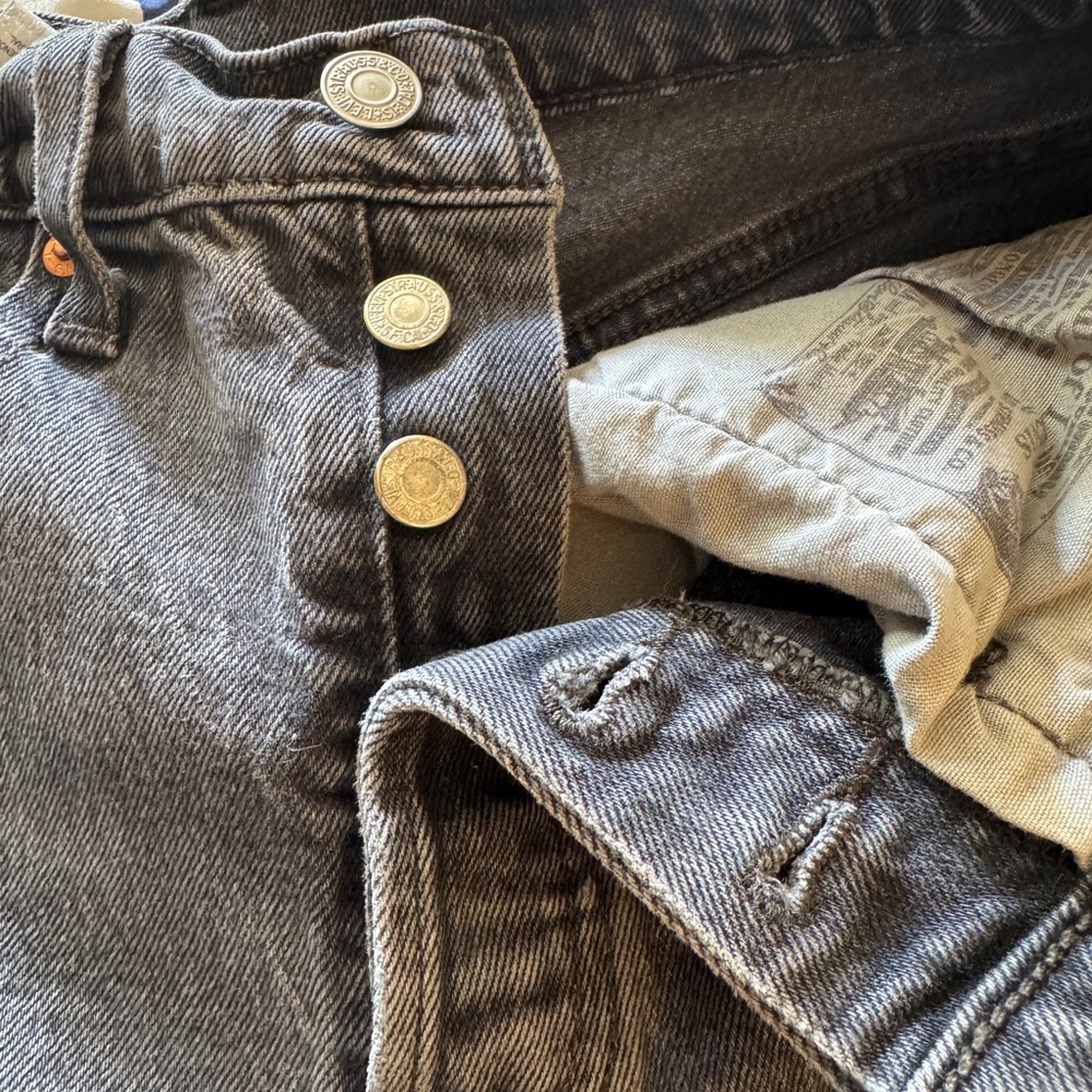 Levi's Premium 501 Washed Black Button Fly Distressed Skinny Jeans 26/28 - Picture 12 of 15